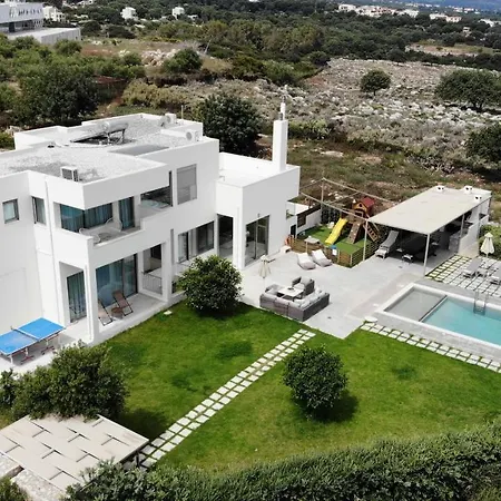 Lux Mia With Heated Pool, 2km To & Childrens Area! Villa