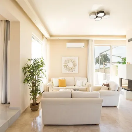 Lux Mia With Heated Pool, 2km To & Childrens Area! *