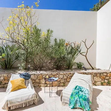 Villa Lux Mia With Heated Pool, 2km To & Childrens Area!