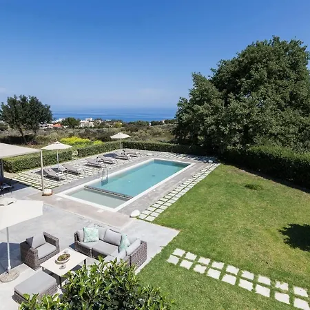Lux Mia With Heated Pool, 2km To & Childrens Area!