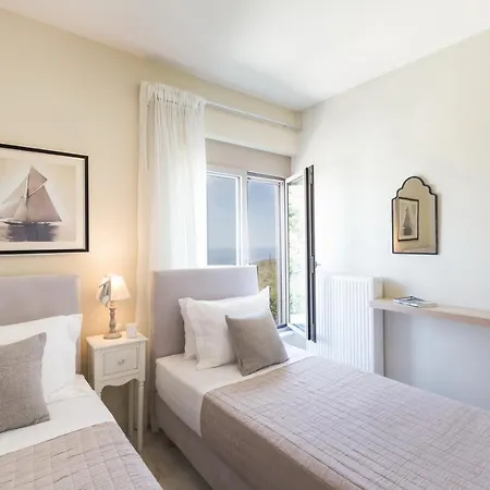 Villa Lux Mia With Heated Pool, 2km To & Childrens Area! *