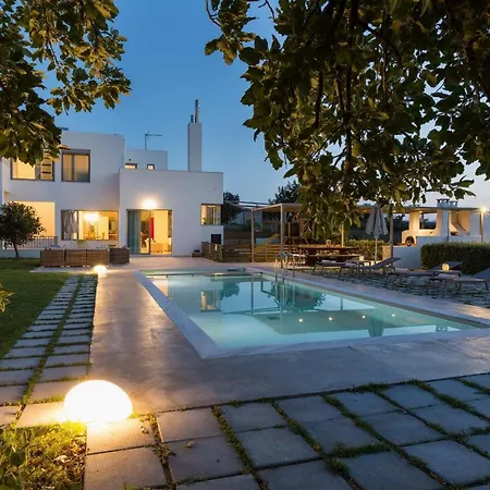 Lux Mia With Heated Pool, 2km To & Childrens Area! *