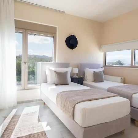 Lux Mia With Heated Pool, 2km To & Childrens Area! Villa