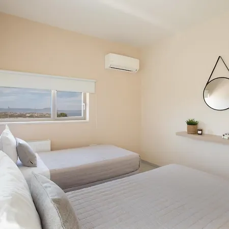 Villa Lux Mia With Heated Pool, 2km To & Childrens Area! *
